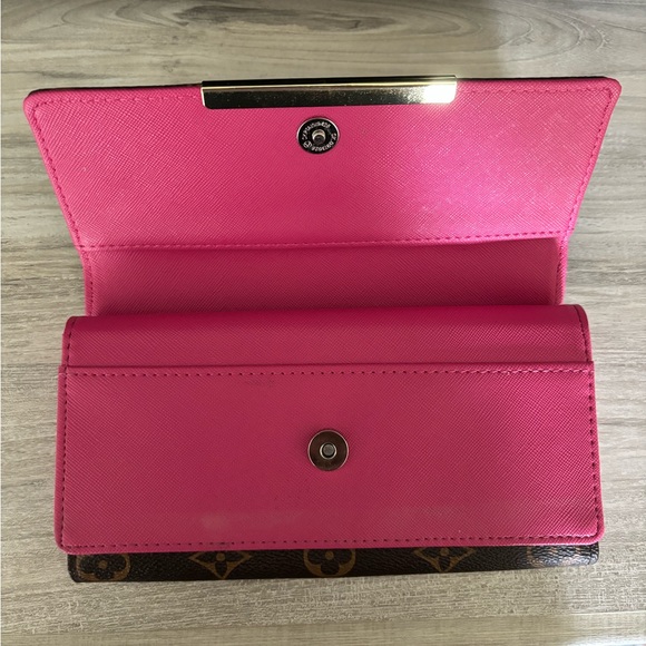 Excellent Condition Wallet - Picture 3 of 5